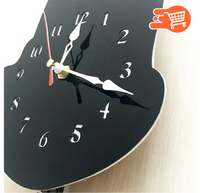 Reloj de pared con péndulo de gato negro
