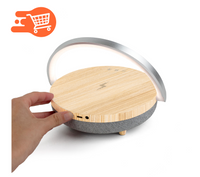 Altavoz de madera clara