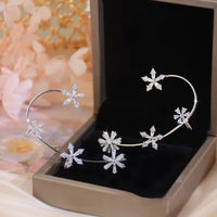 Pendientes colgantes giratorios con forma de flor