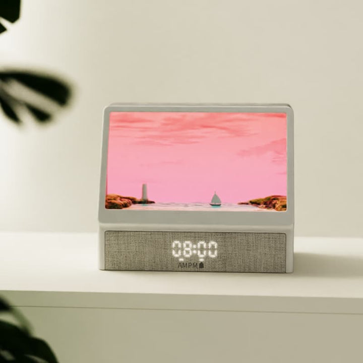 Reloj despertador con simulación de escenas